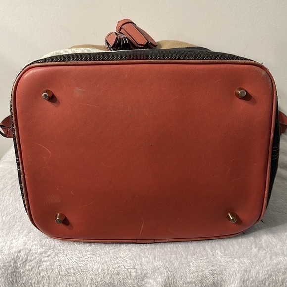 Authentic Burberry Ashby bucket bag - Picture 6 of 13
